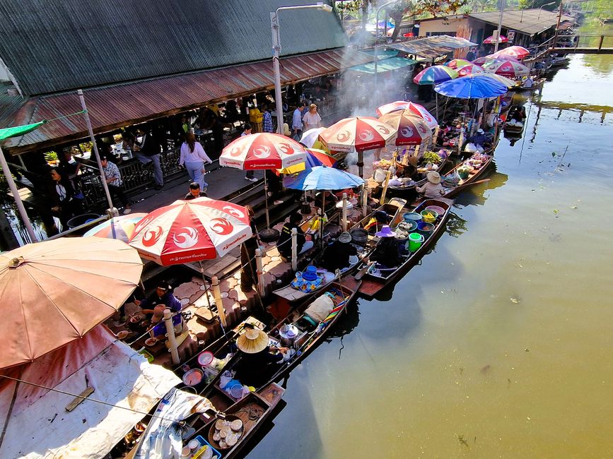 Mercado flotante local Takha