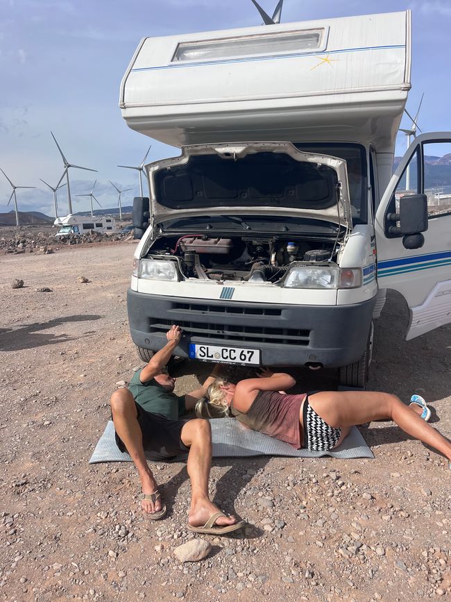 Mit Claudia auf einer Matte - zur Fehlersuche bei ihrem Wohnmobil