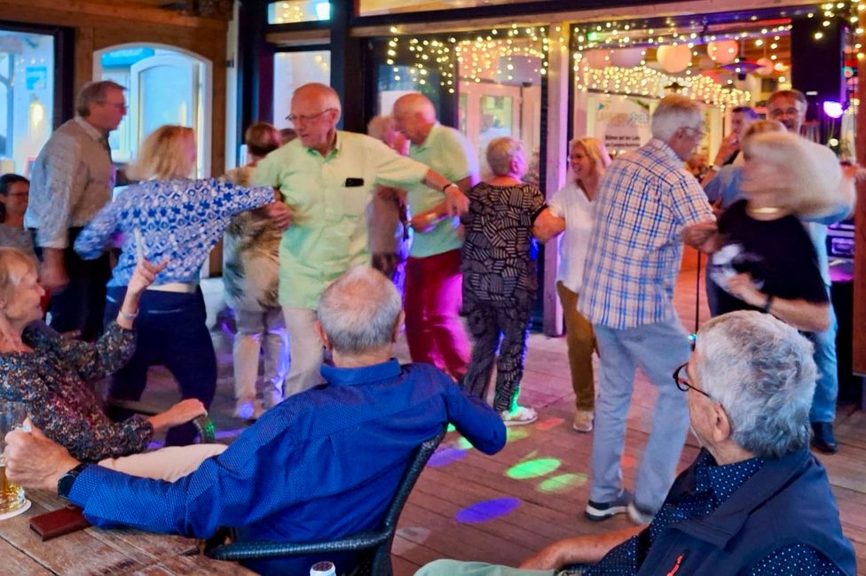 Like in old times: On the dance floor, everyone is young again.