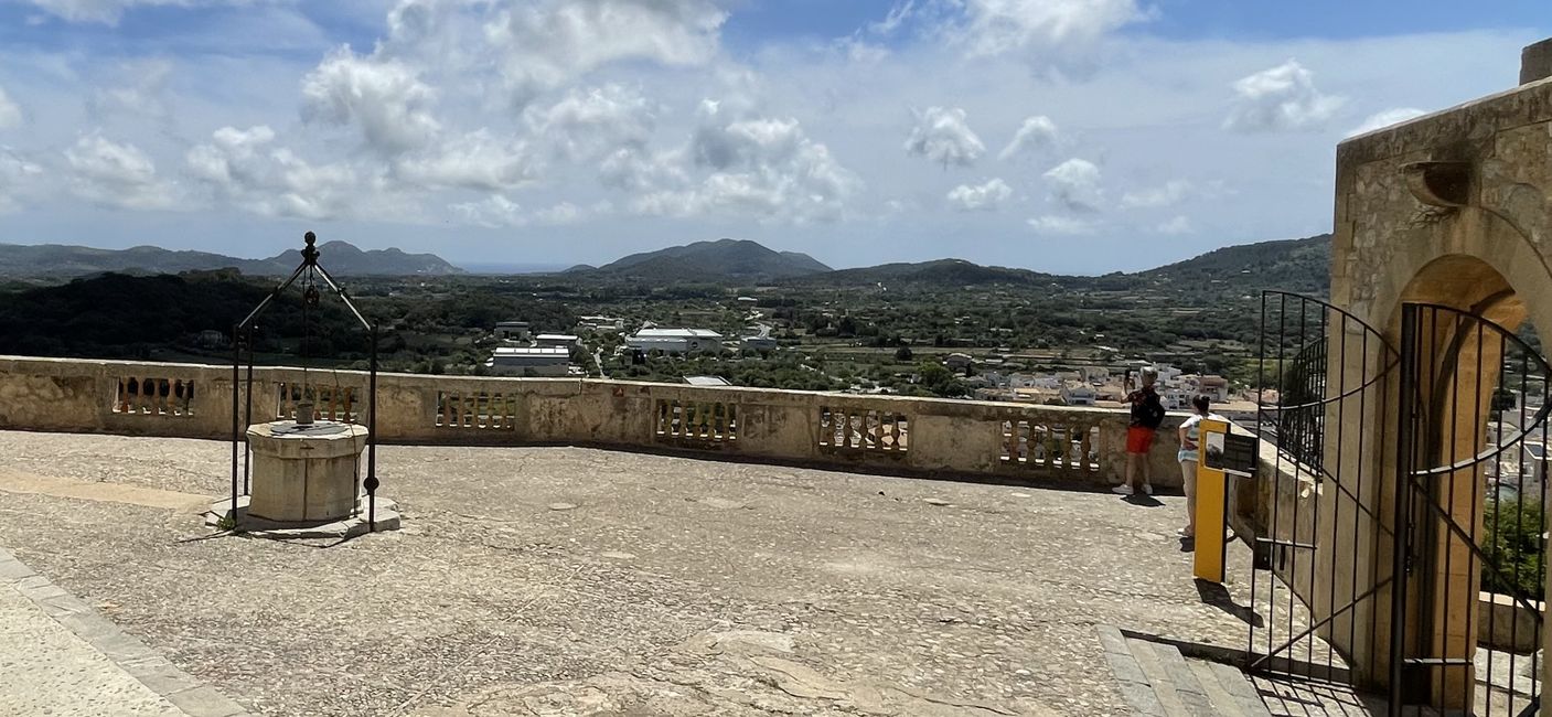 Blick vom Sanctuary of Sant Salvador