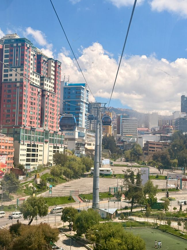 Es macht wahnsinnig Spaß, mit der Stadtseilbahn Mi Teleferico herumzufahren...