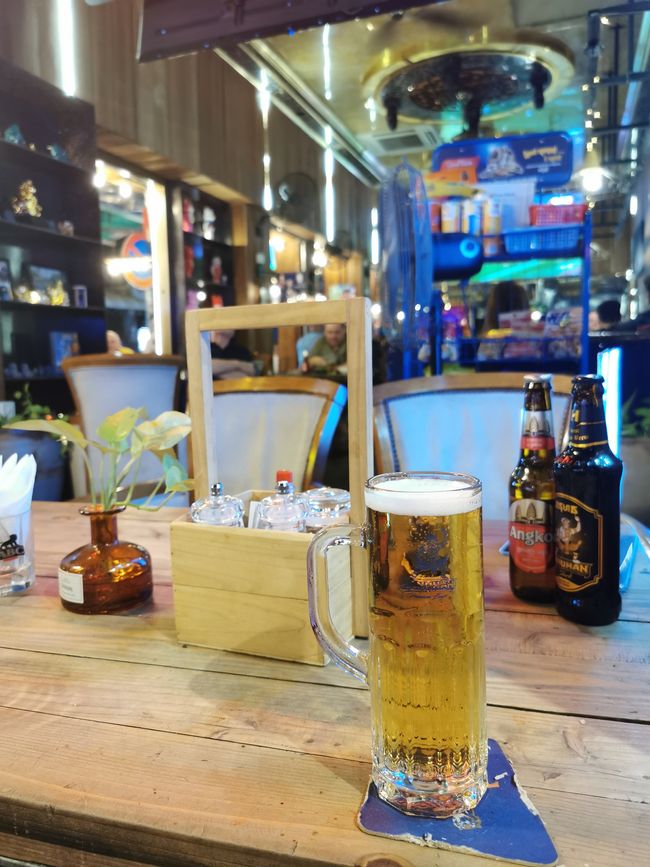 .. Relaxing in the sports bar in the evening with some annoying Brits... Here, I also watched the Dynamo game against the Kogge (shaking my head)...