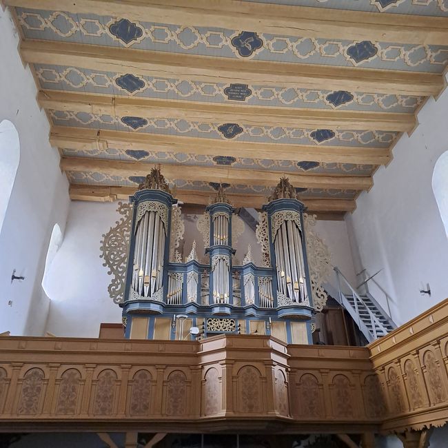 - die Orgel ebenfalls. Gebaut 1694 und 1699 von Joachim Kayser