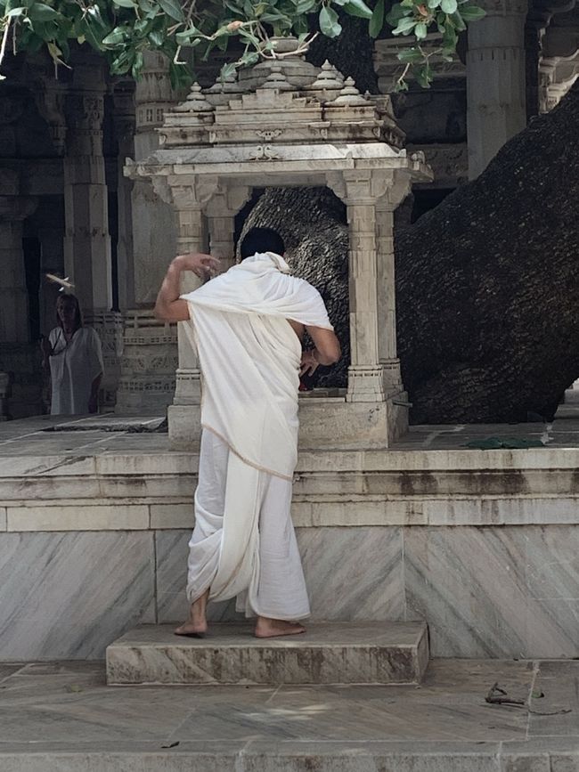 Adinath - Temple mit Jain Gläubigen