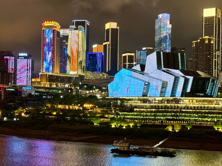 With the Bullet Trains 🚅
CHINA 🇨🇳 & JAPAN 🇯🇵 Discovering      
Part 3: Chongqing
