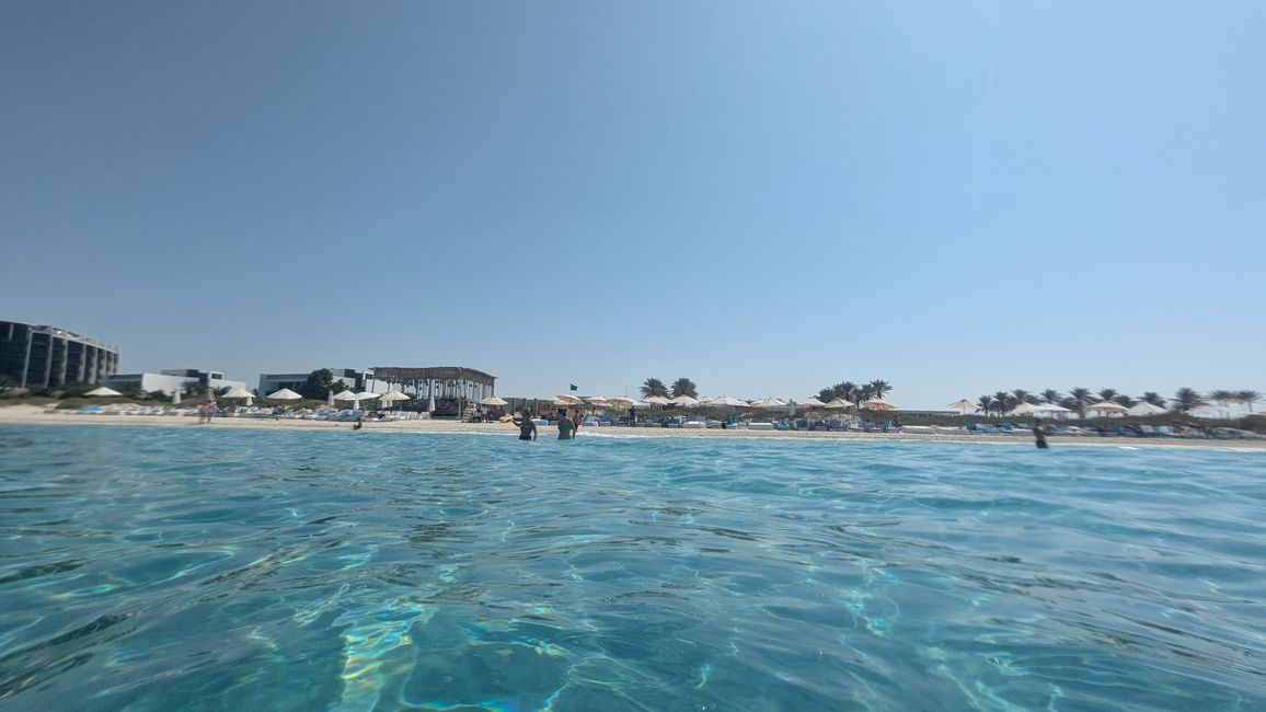 Tag 6 (2024) Drei Kirchen, Saadiyat Beach Club & Global Village