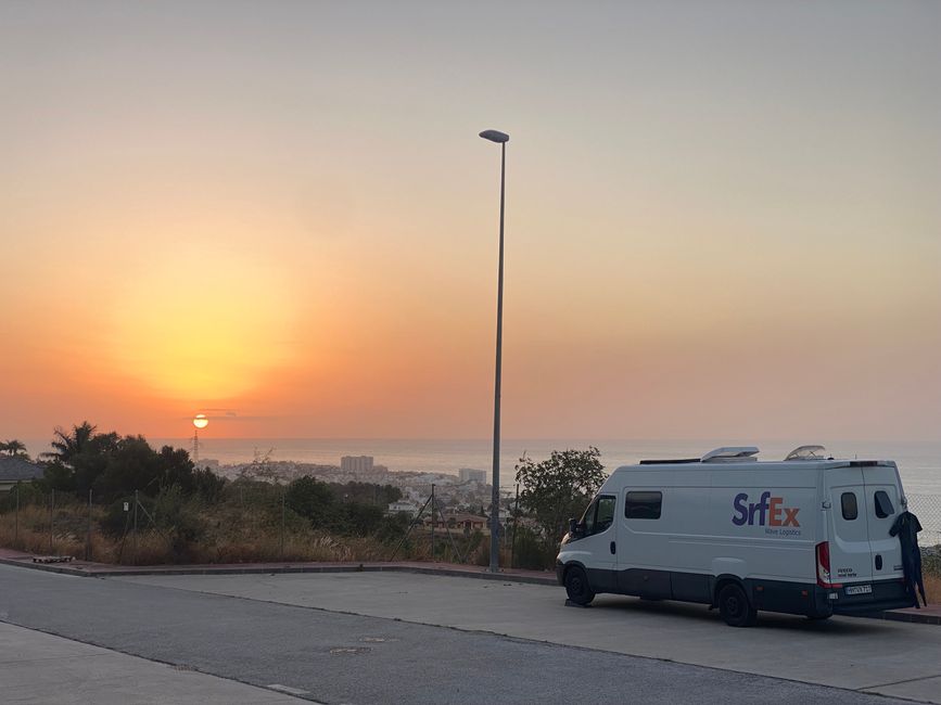 Secret parking spot high above the coast of Malaga with 1a view and costs nothing...