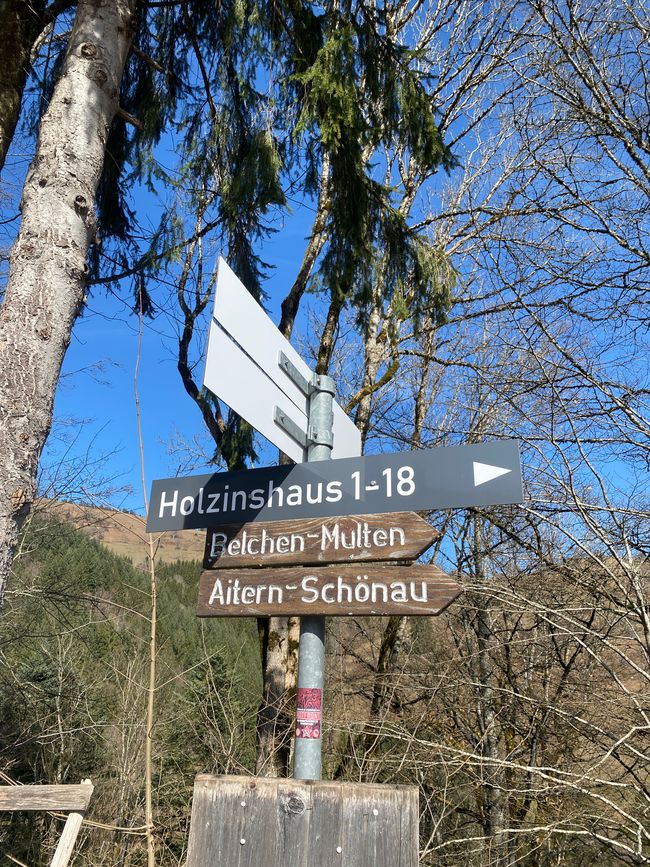 Damit sich alle Besucher zurechtfinden, gibt es diese Schilder