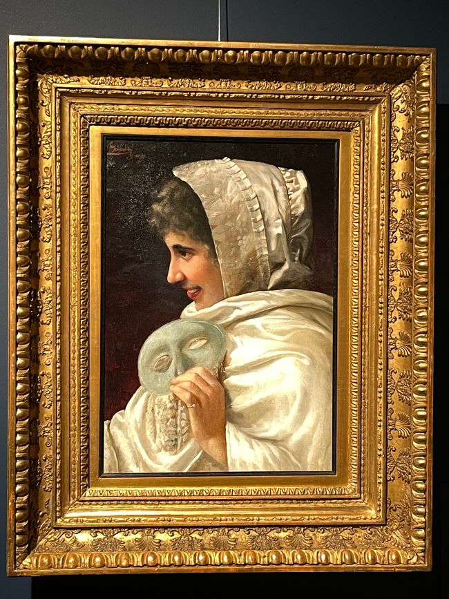 Giovane donna con maschera
