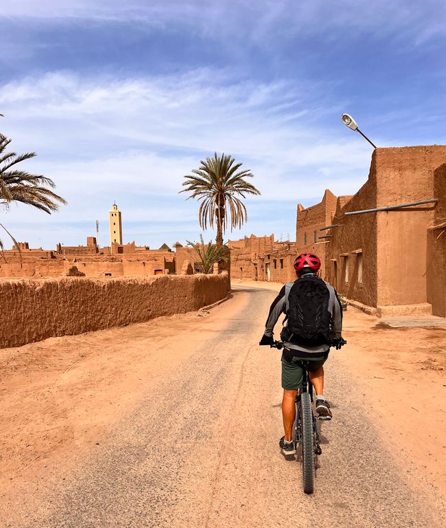The small towns in the desert oases exude a great tranquility - we like it