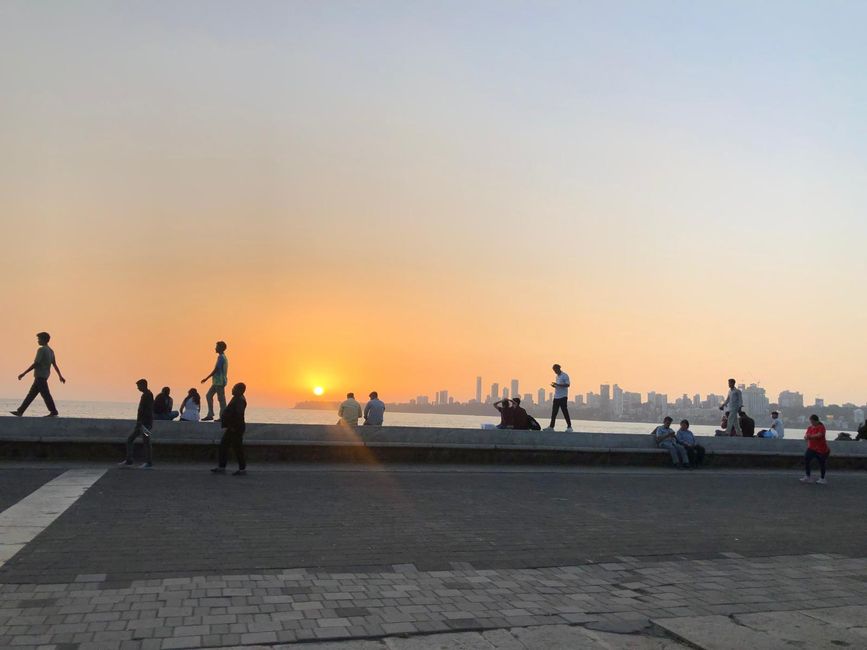 Marine Drive bei Sonnenuntergang 