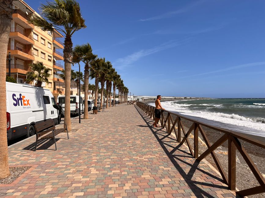 Playa solitaria en El Pozuelo - ¡España tiene más de 8,000 km de litoral!