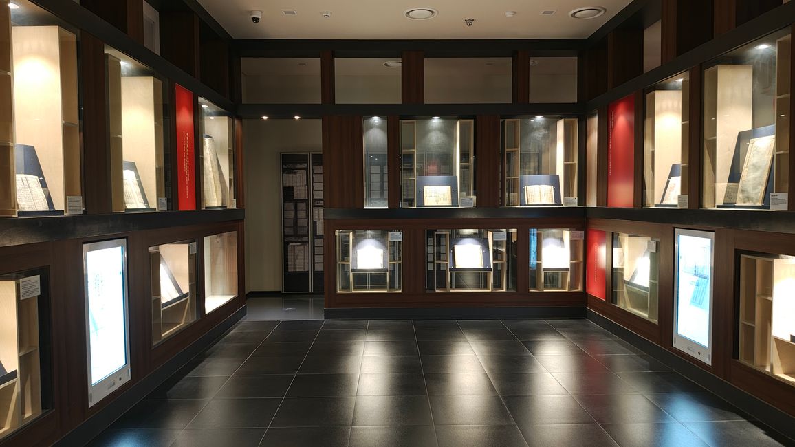 Dokumente und Bücher im Museum