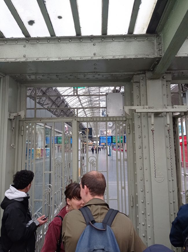 Rückreise (auch wieder) mit Hindernissen, Bombendrohung im Pariser Bahnhof