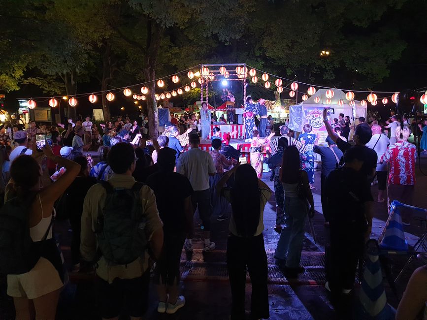 Ein klassisches Tanzfest am Ueno Park