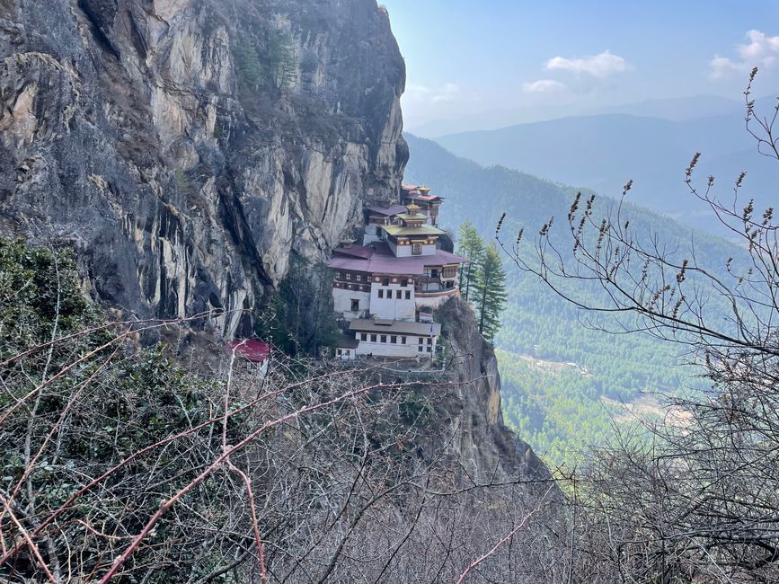 Trekking tour day 2: Descent into the Paro Valley via Bhutan's landmark, the Taktshang Monastery