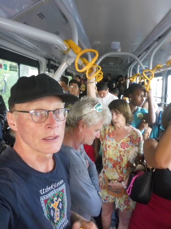 Der Bus bringt mich in die City