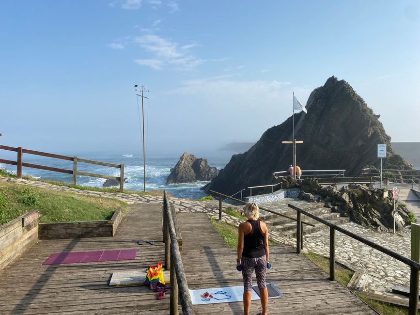 Nuestra pequeña 'playa privada' en San Esteban con 'campo de deportes'