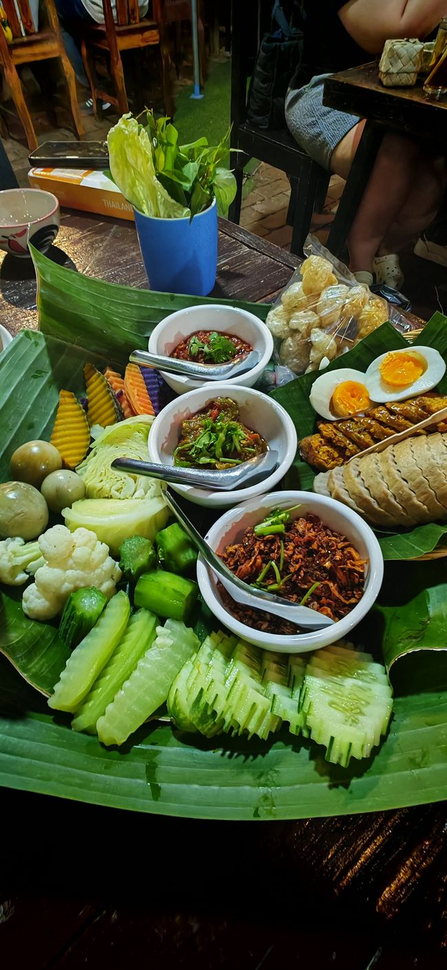 Nam Prik Num und Nam Prik Ong