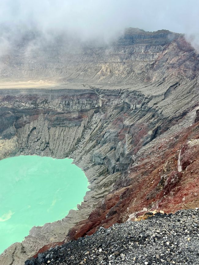 Lago del cratere del vulcano Santa Ana
