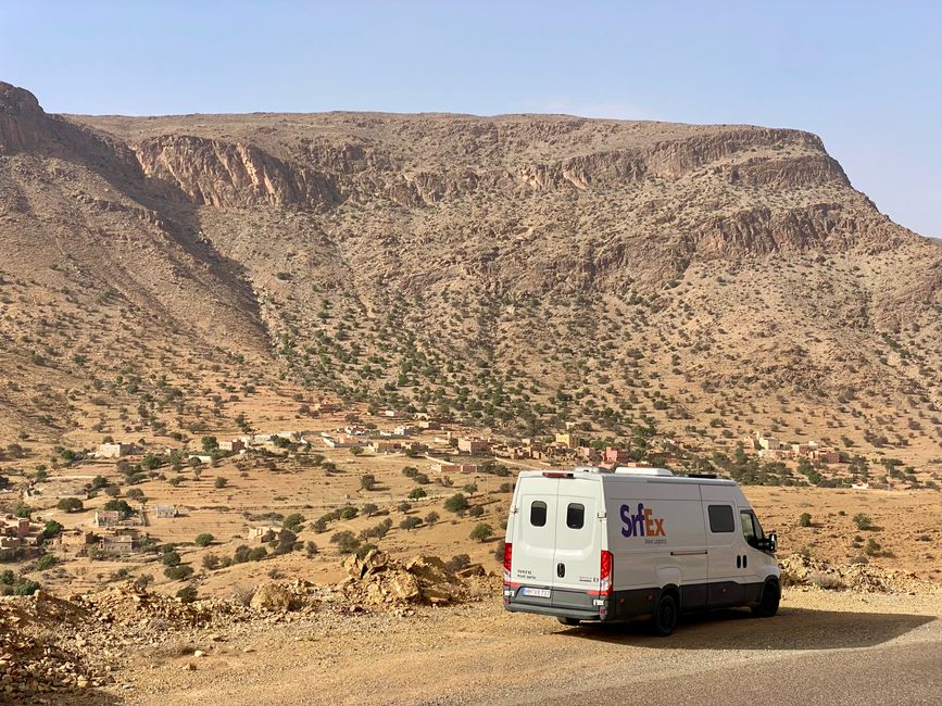 Unterwegs im einsamen Atlasgebirge - und doch finden sich überall Menschen