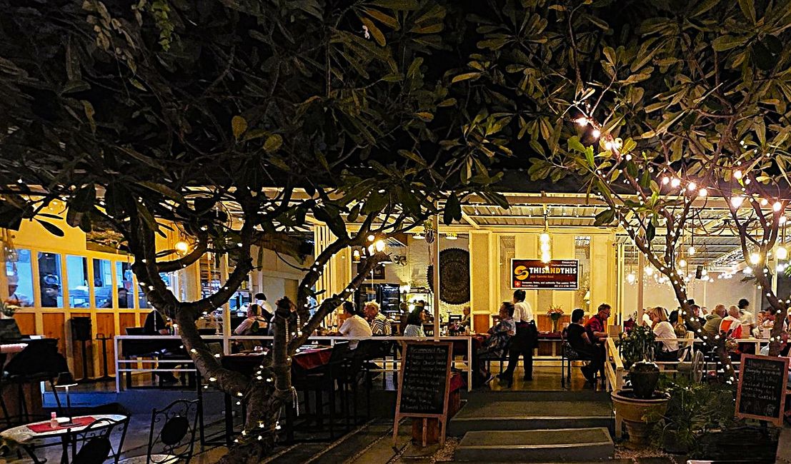 Restaurant "This and This"