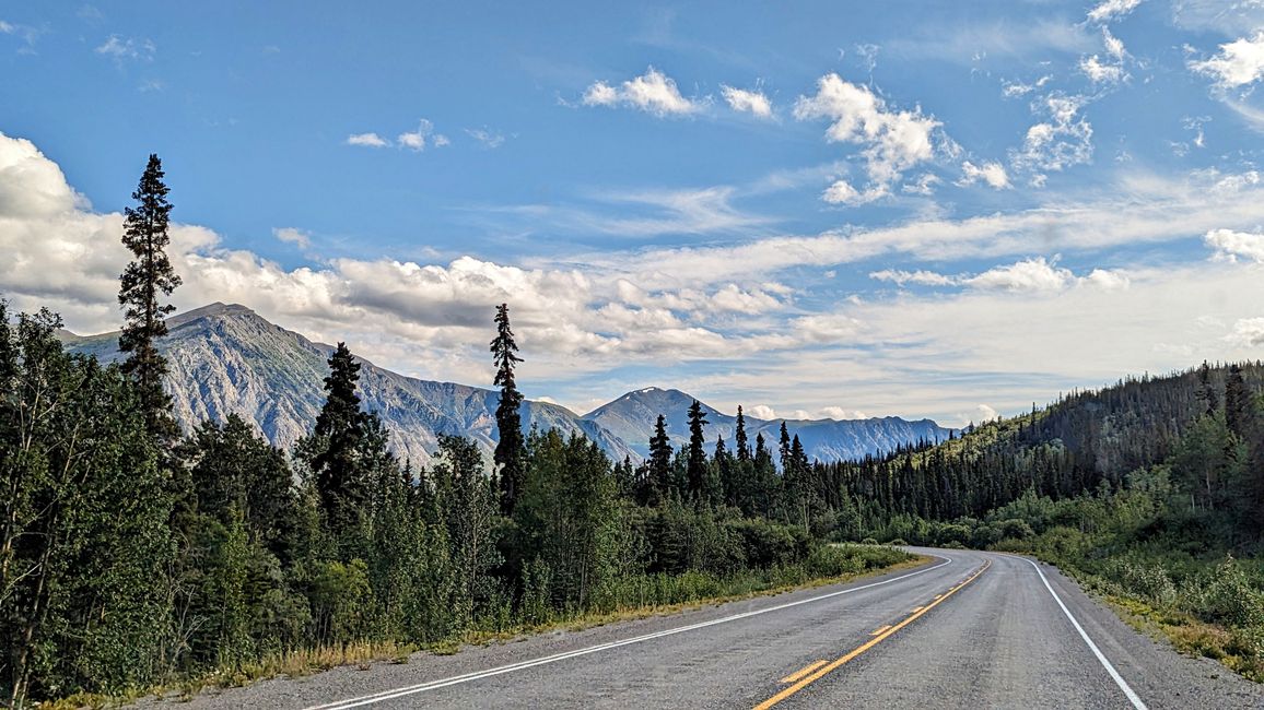 Day 21: Around Whitehorse: Husky Puppies, Emerald Lake & the smallest desert in the world