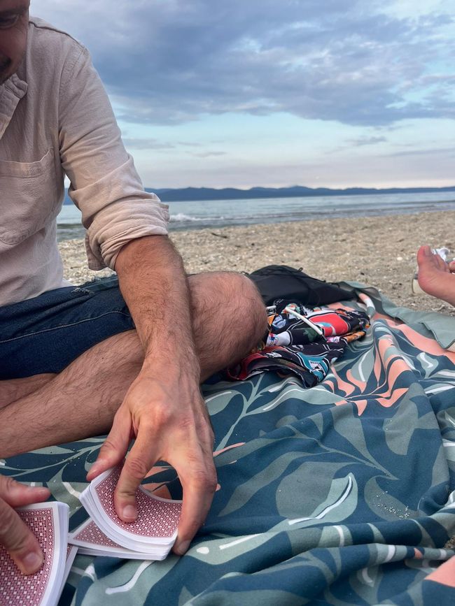 Playing cards on the beach 