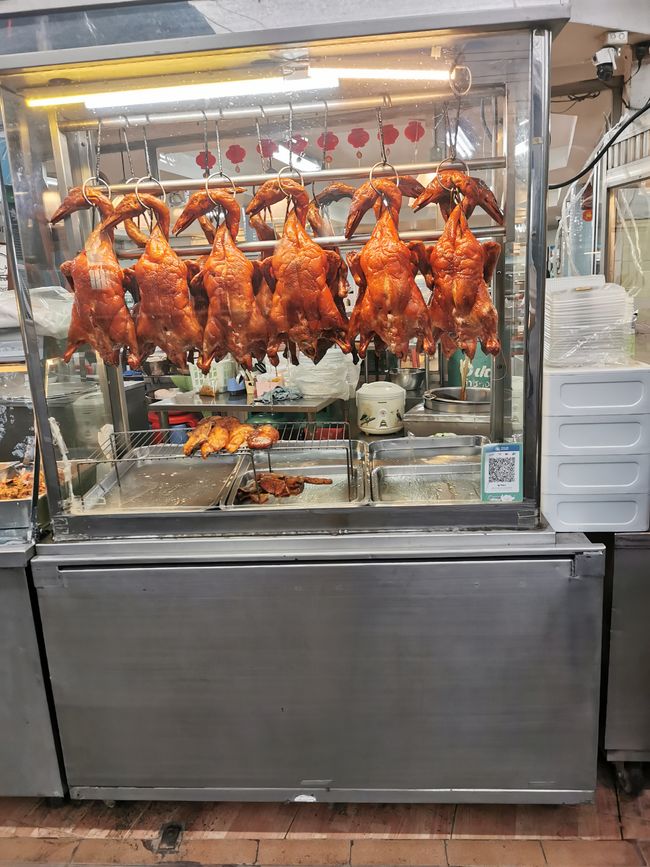 Auf dem Weg vom Busterminal zur Altstadt wurde frühmorgens gegen 6.00 Uhr schon fleißig gegrillt ...