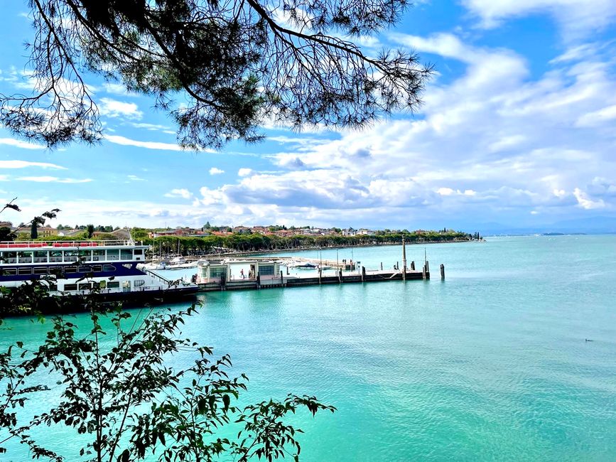 Il molo dei traghetti a Peschiera.