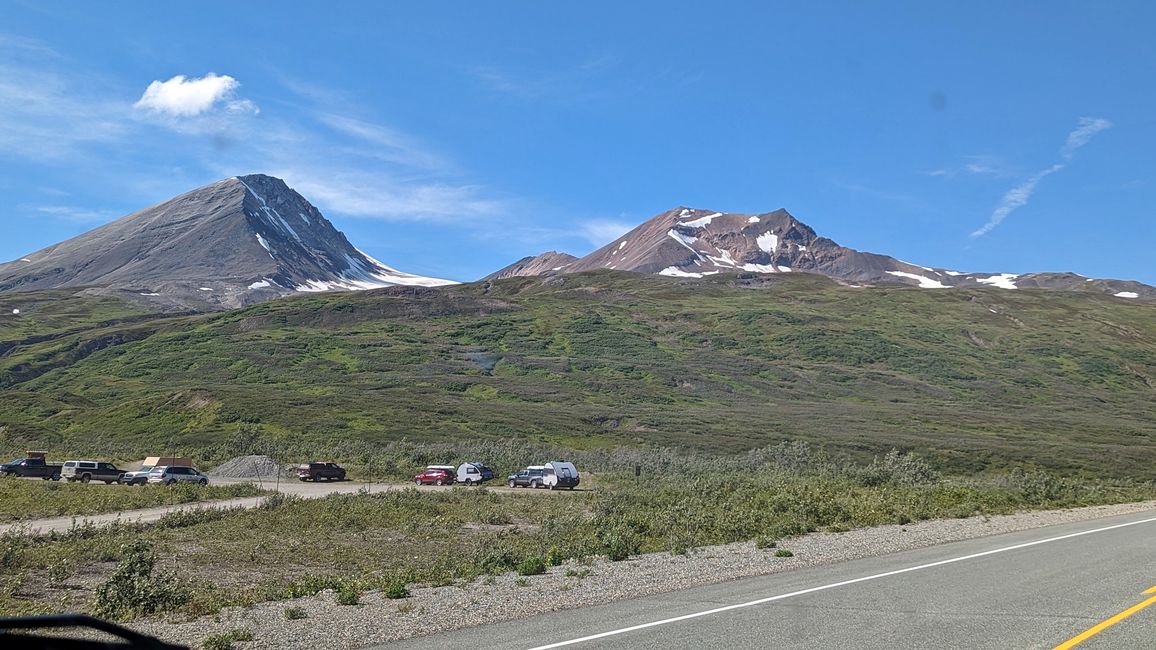 Tag 27: Bärenshow & fantastische Bergwelten - zurück nach Yukon/Kanada