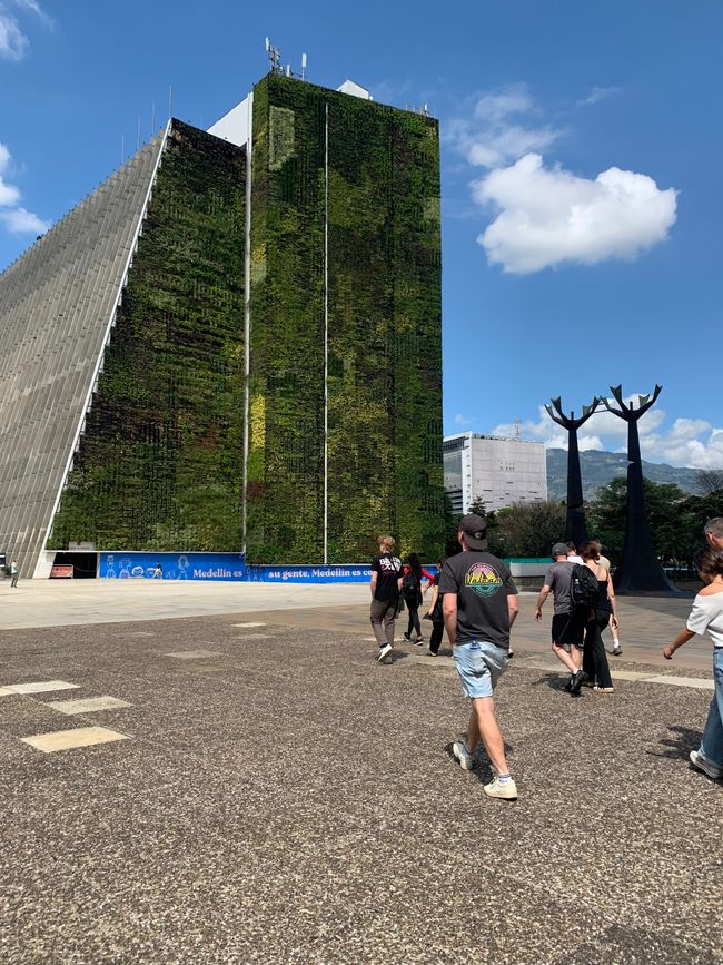 Tag 10: Sightseeingtour durch Medellin 🏙️, Silvester 🎆