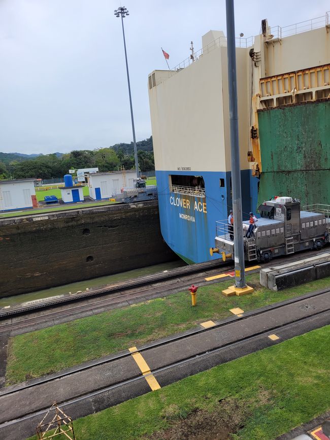 Day 41 of 175: Around the world cruise - Day passage through the Panama Canal