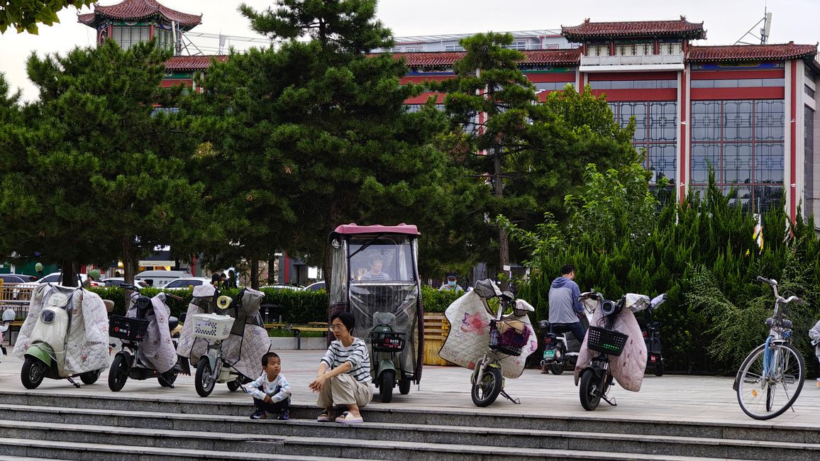 Roller im Sommer, aber mit Winterkleidung