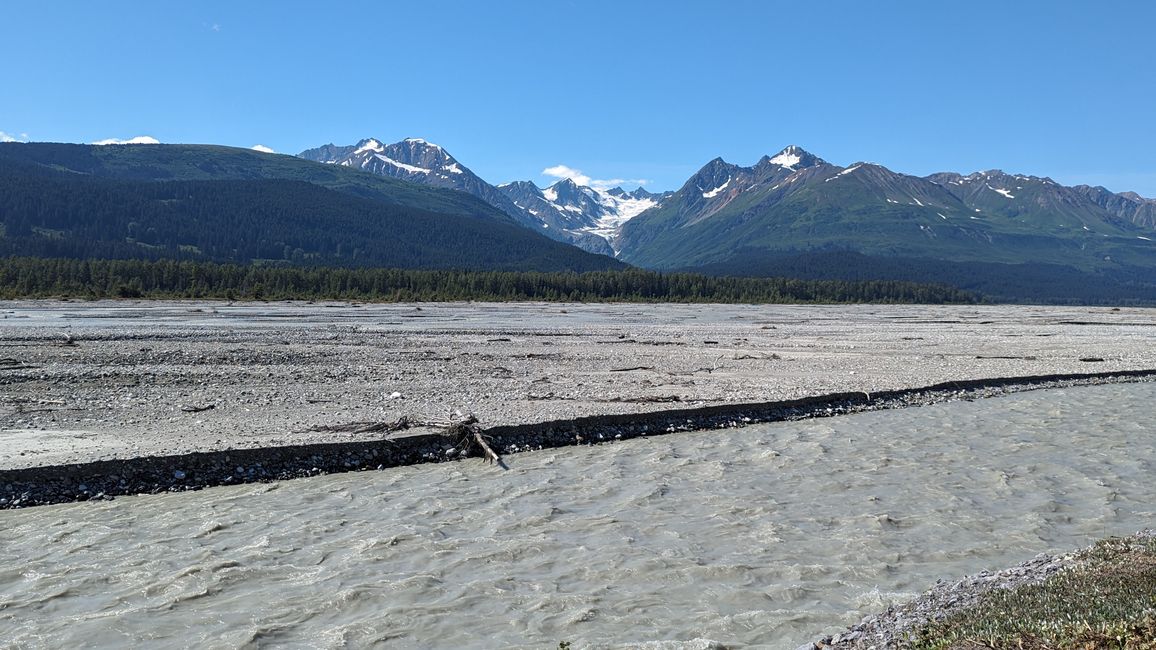 Tag 27: Bärenshow & fantastische Bergwelten - zurück nach Yukon/Kanada