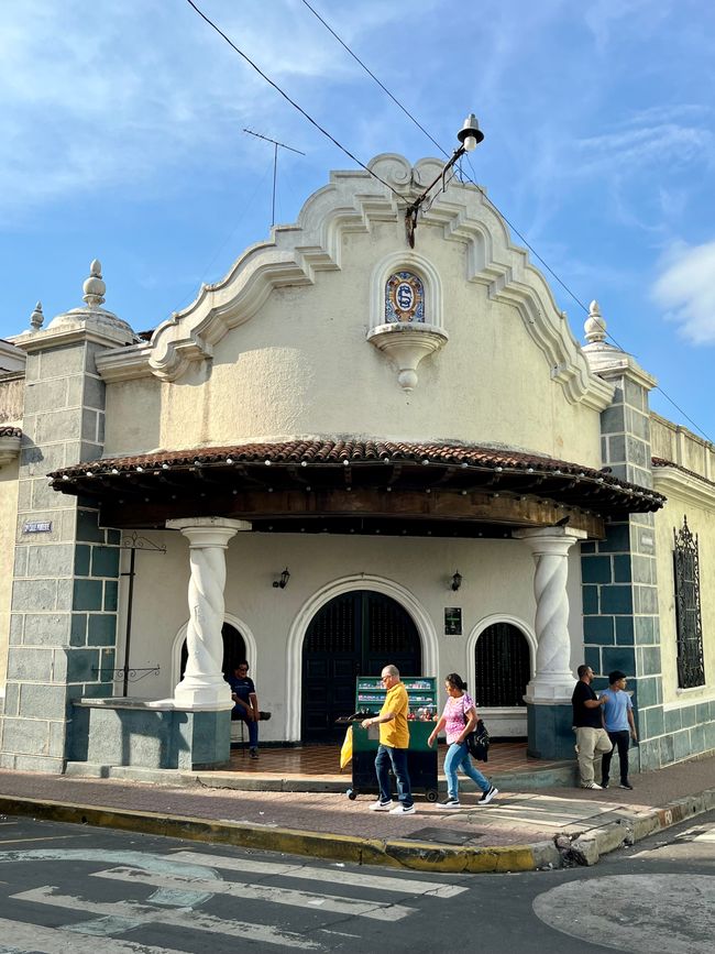 Edificio nel Parco Libertad