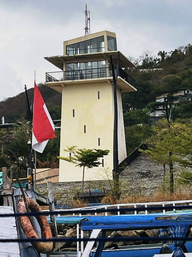 Aussichtsturm im Aussichtsturm im Hafen von Labuan Bajo