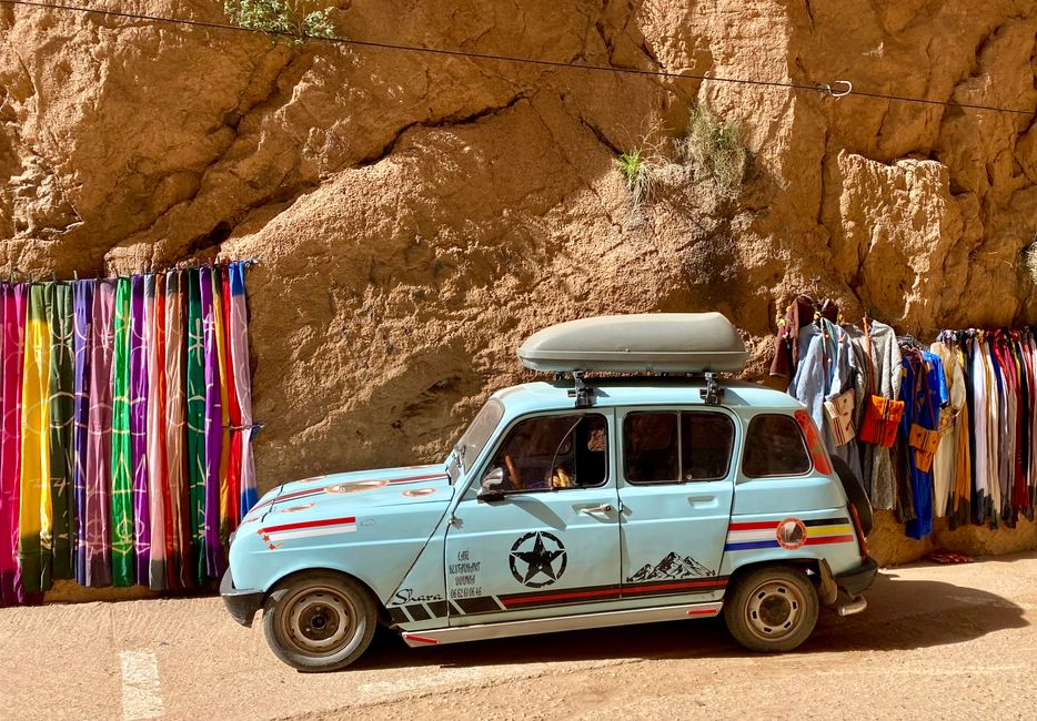 The souvenir vendor in the gorge has a great R4 - Susi could steal them all!