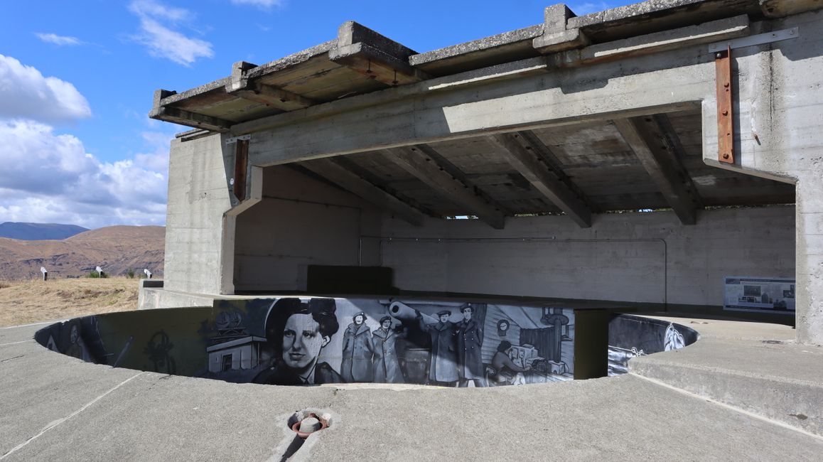 Die Geschützanlagen erinnern an den 2.WK