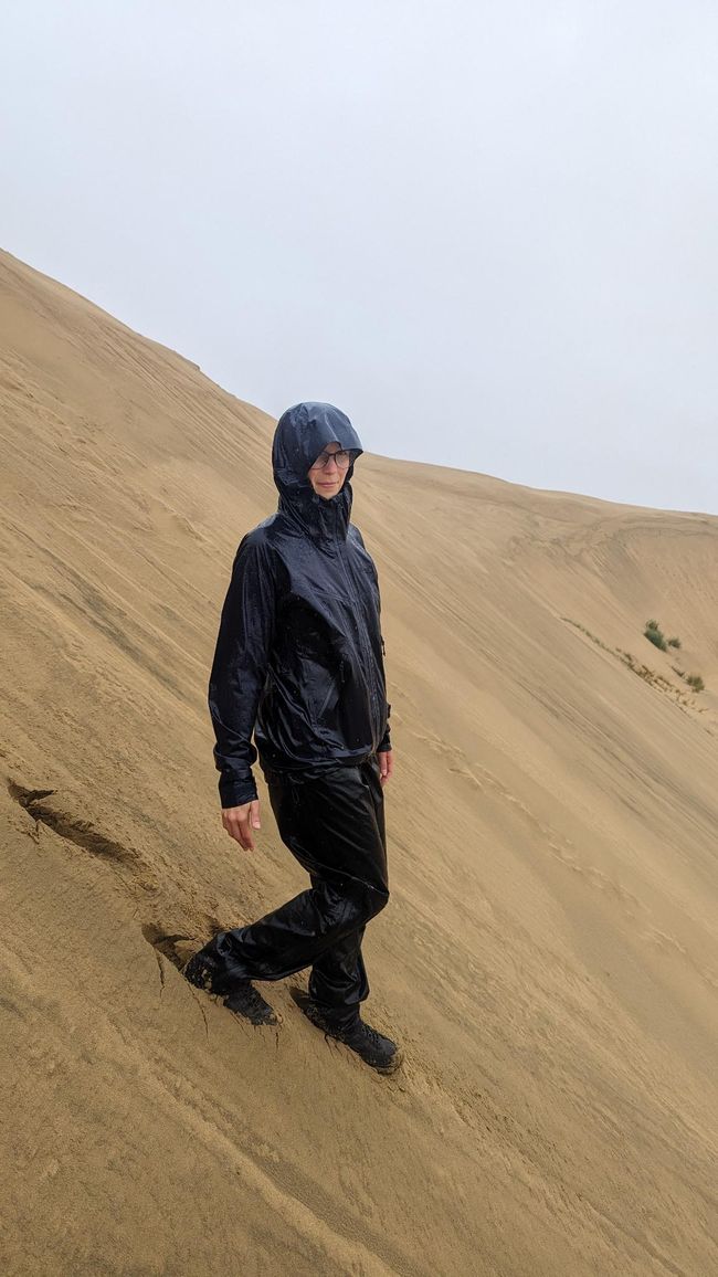 Rainy weather, perfect to climb the Te Paki Giant Sand Dunes.
