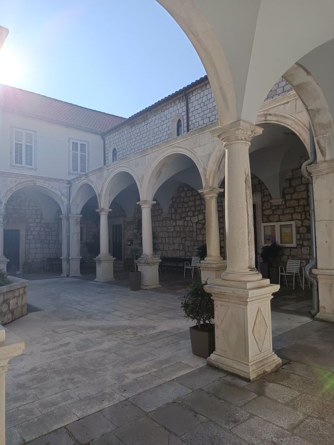 Innenhof des Dominikanerkloster um Heiligen Kreuz