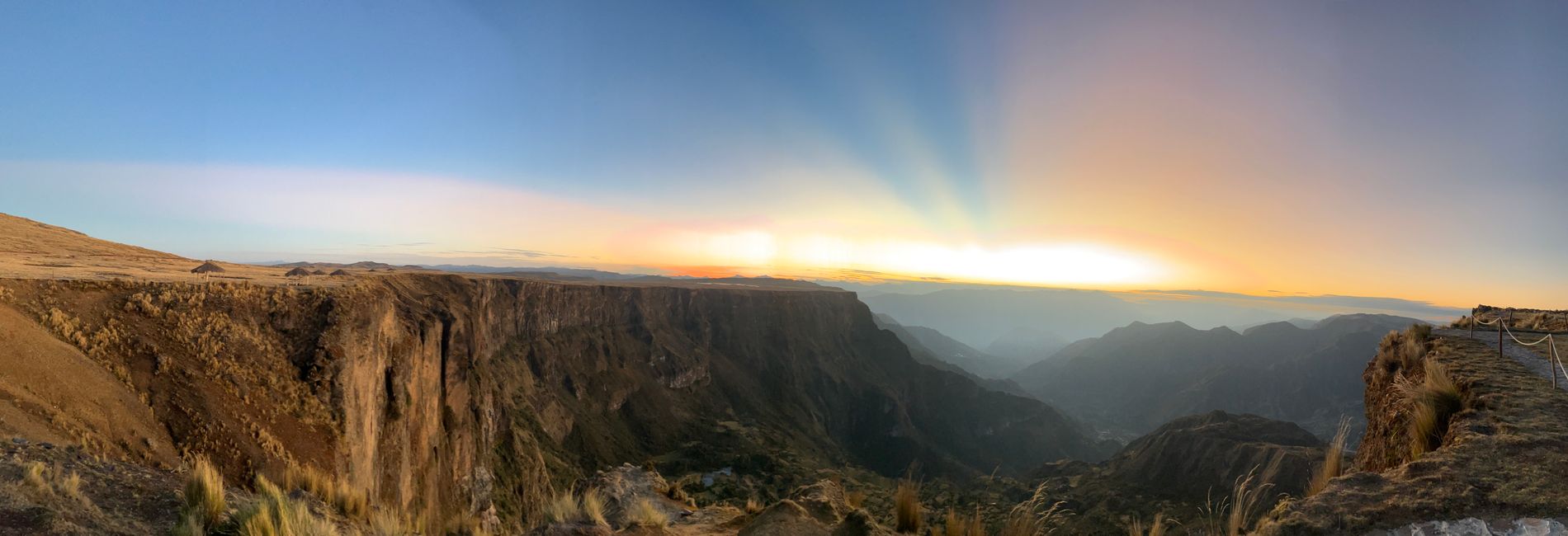 Tag 4
Sonnenaufgang von meinem persönlichen Dach der Welt
