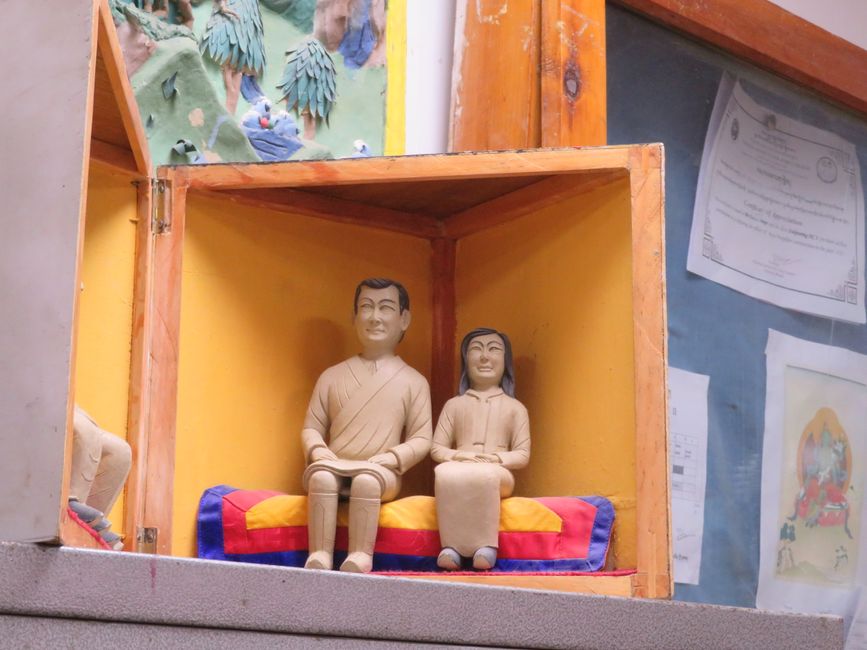 Das Königspaar ist überall - Kunstschule Thimphu