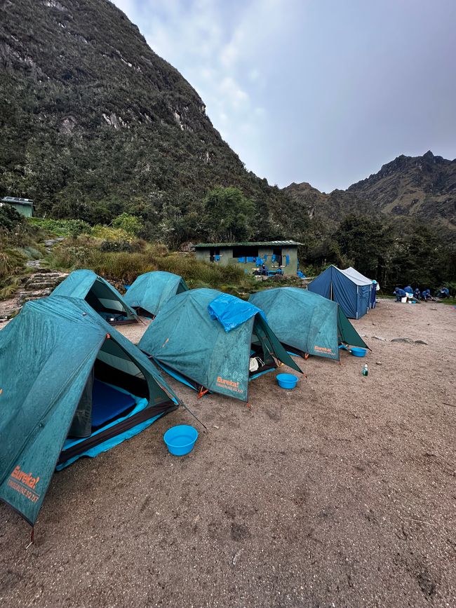 Camp in Chaquiqocha