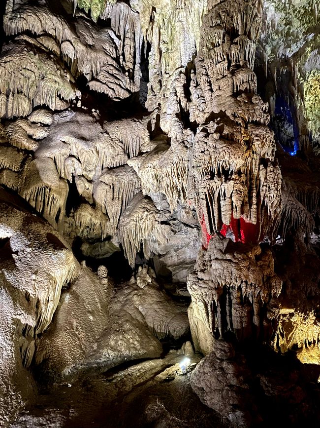 Tropfsteinhöhlenbesichtigung in Georgien - Prometheus Cave