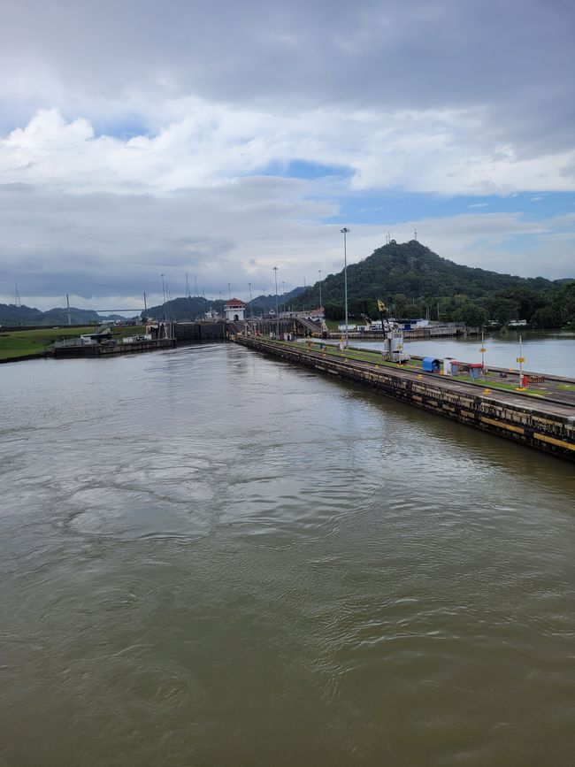 Day 41 of 175: Around the world cruise - Day passage through the Panama Canal