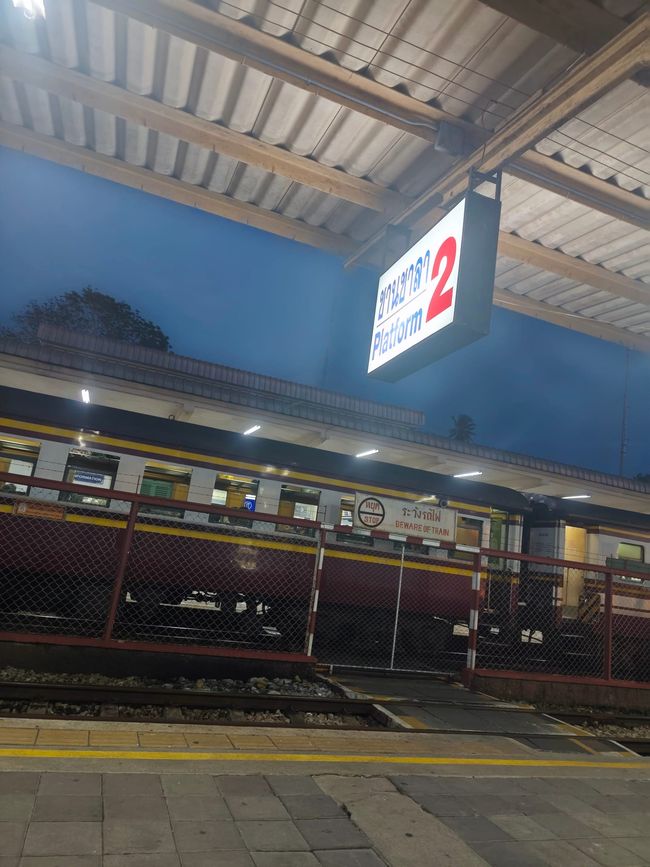 泰国第8部分：大城市的闪烁与在头脑中充满五彩纸屑的跨年夜
