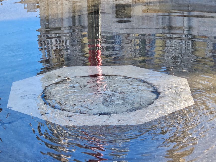 L'égout rejette l'eau