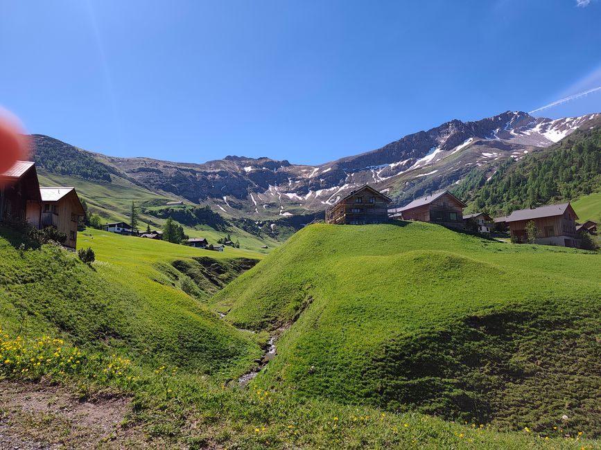 Liechtenstein - was für Aussichten und Berge🐶😃