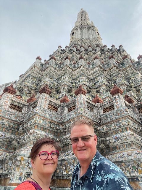 Wat Arun incontra Frühlingsrolle